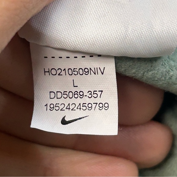 Nike Women's Green Cropped Hoodie - Picture 6 of 6